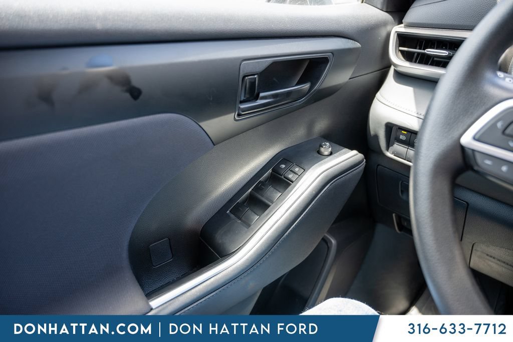 Used 2023 Toyota Highlander L FWD image 16