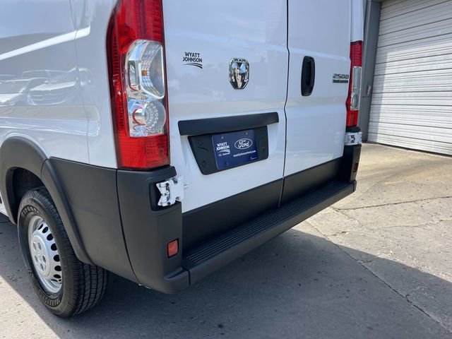 Used 2024 RAM ProMaster 2500 w/ Convenience Group FWD image 12