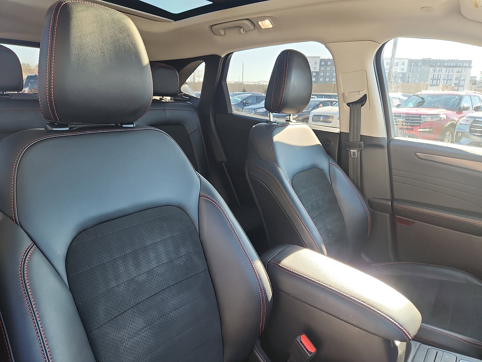 Certified 2022 Ford Escape SEL w/ SEL Stealth AWD Package image 33