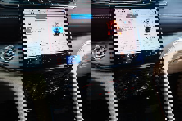 Used 2025 Jeep Grand Cherokee L Limited w/ Luxury Tech Group II image 28