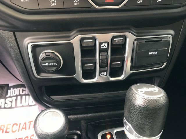 Used 2018 Jeep Wrangler Unlimited Sahara w/ Cold Weather Group image 15