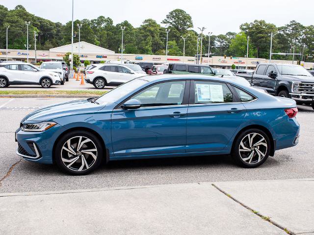 Used 2025 Volkswagen Jetta SEL FWD image 3