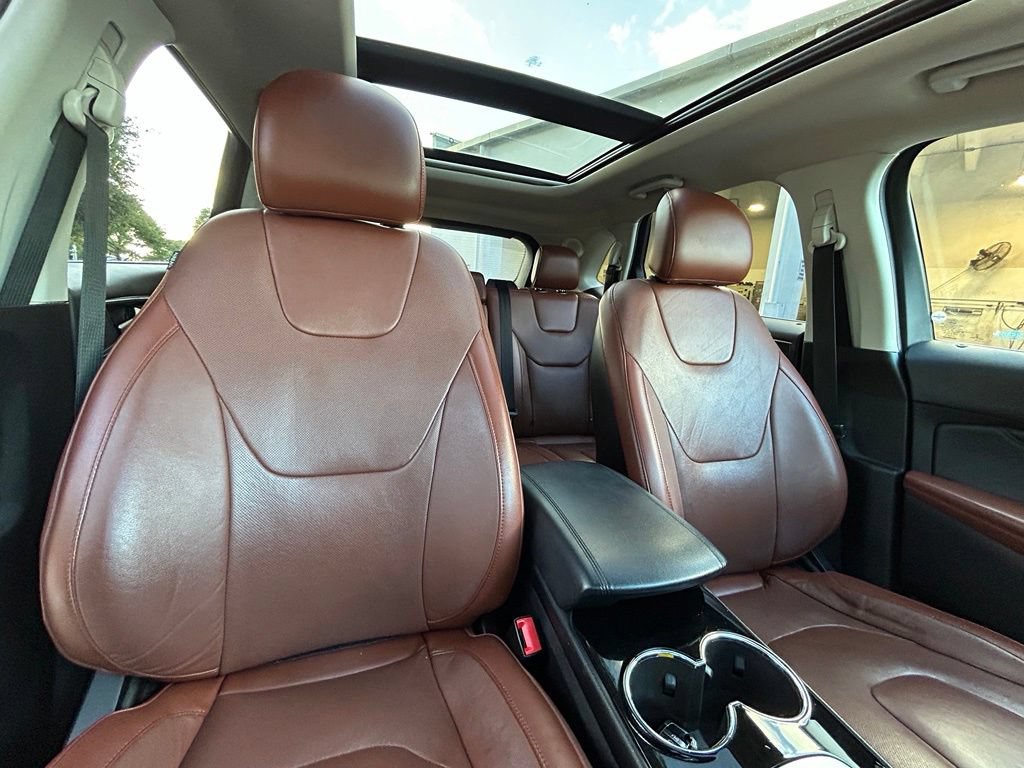 Certified 2018 Ford Edge Titanium w/ Equipment Group 302A AWD/4WD image 30