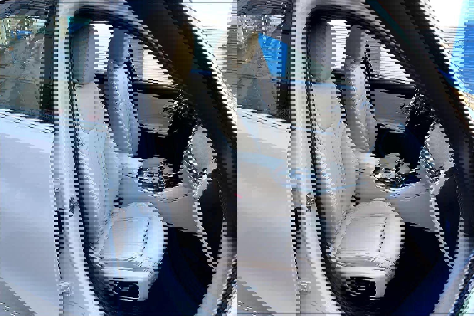 Used 2019 BMW 330i xDrive Sedan w/ Driving Assistance Package image 12