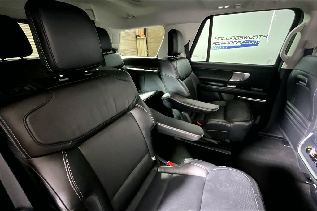 Certified 2025 Ford Expedition Platinum AWD/4WD image 22