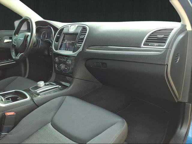 Used 2022 Chrysler 300 Touring w/ Sport Appearance Package image 15