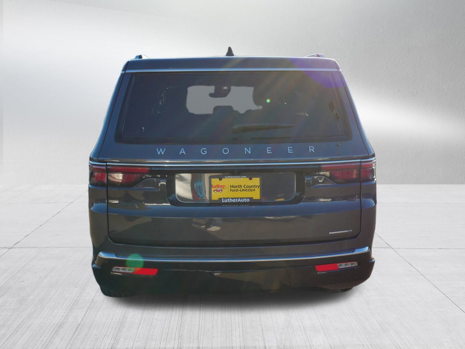 Used 2024 Jeep Wagoneer L Series II w/ Flexible Seating Group image 4