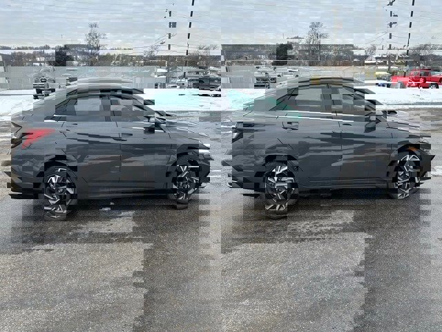 Used 2024 Hyundai Elantra SEL w/ Convenience Package image 2