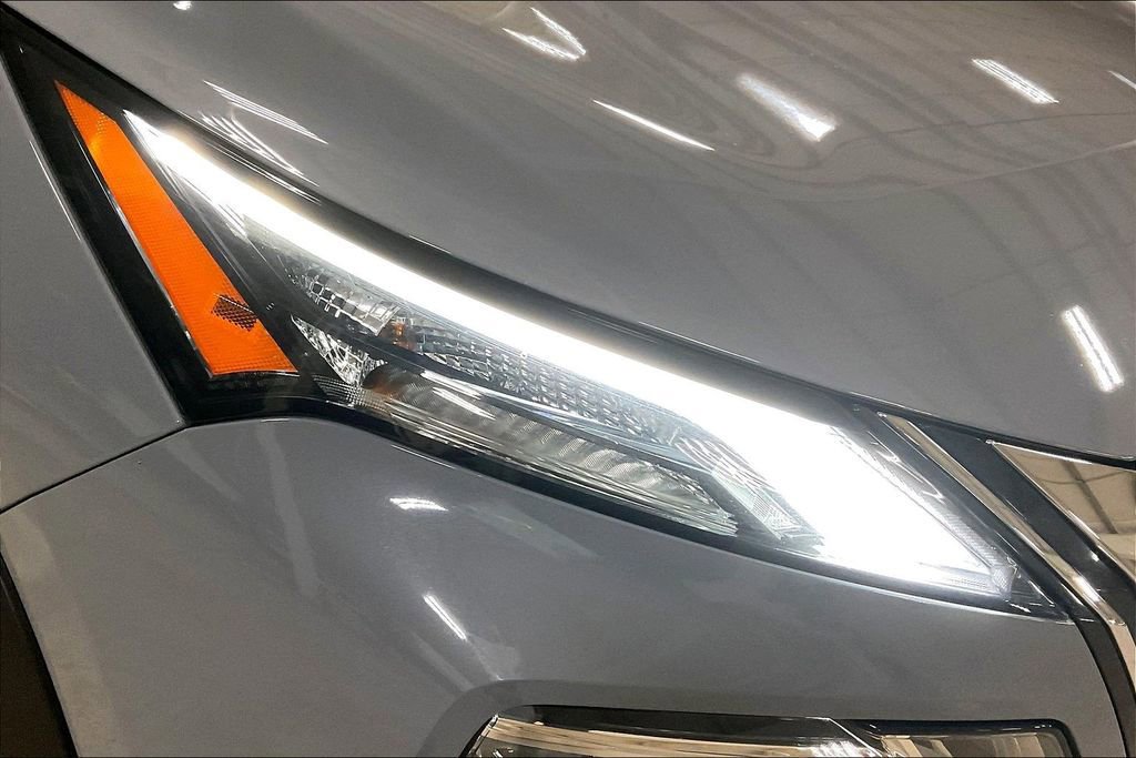 Used 2023 Nissan Rogue SL w/ SL Premium Package image 27