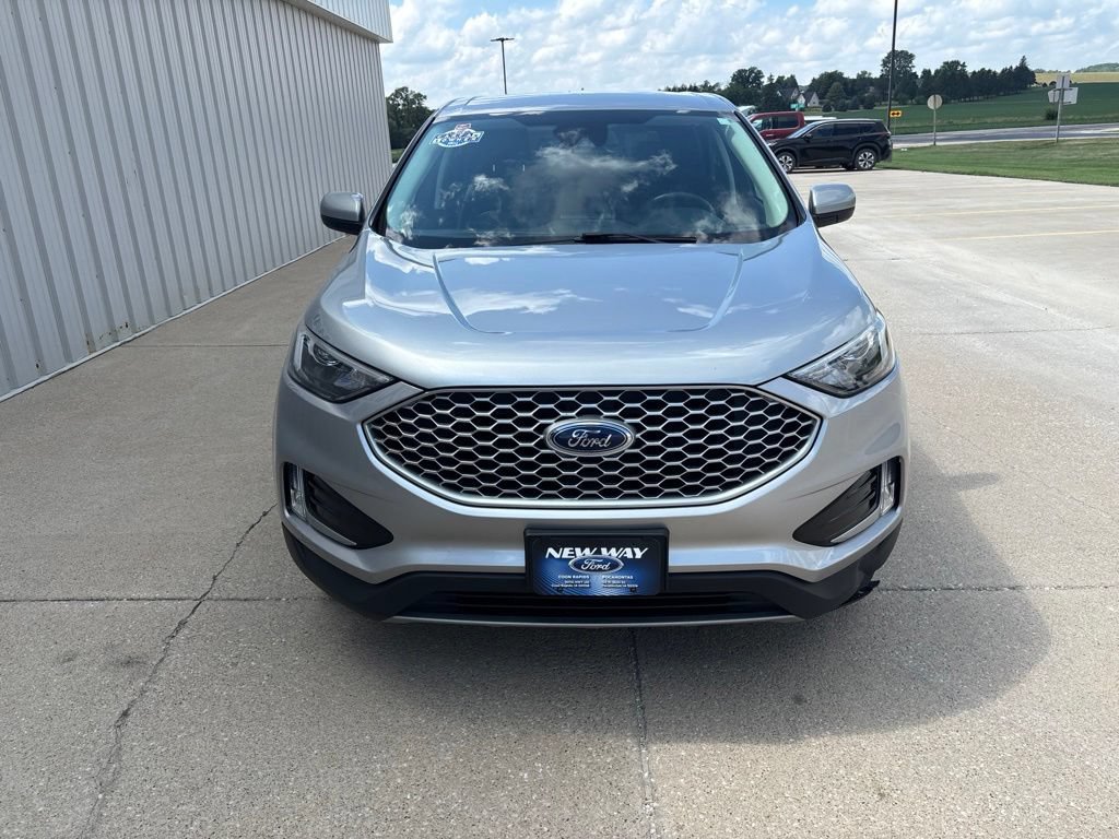 Certified 2024 Ford Edge SEL w/ Convenience Package AWD/4WD image 2