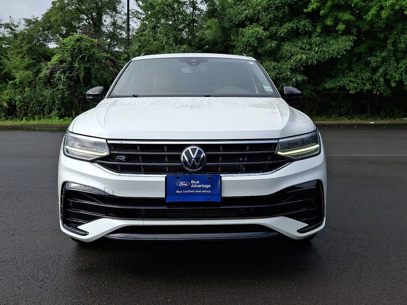 Used 2024 Volkswagen Tiguan SE R-Line AWD/4WD image 2