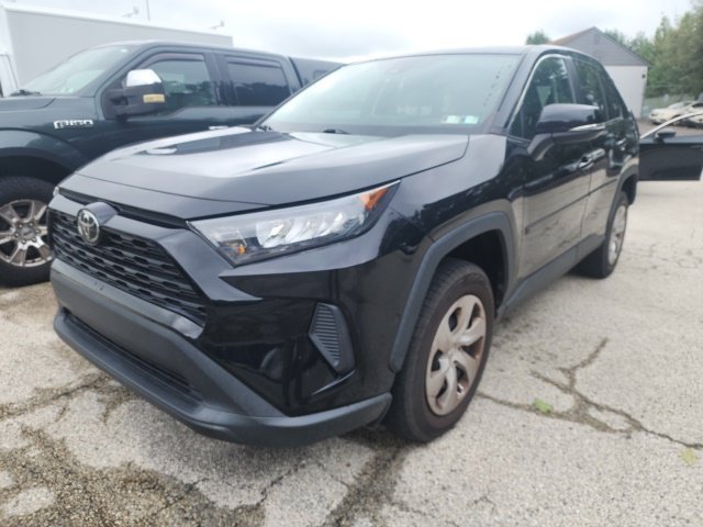 Used 2022 Toyota RAV4 LE AWD/4WD image 1