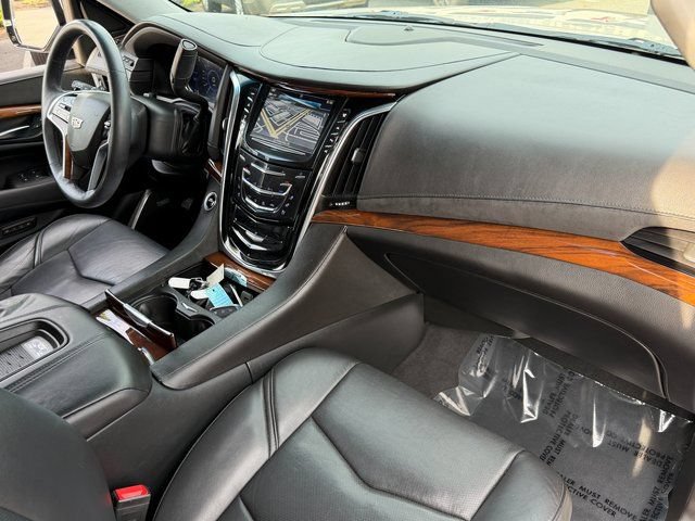 Used 2017 Cadillac Escalade Luxury AWD/4WD image 30