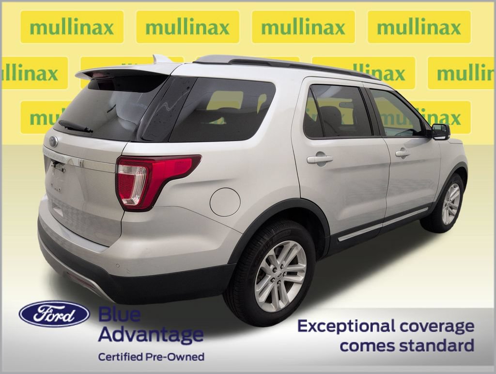Certified 2017 Ford Explorer XLT w/ Equipment Group 202A FWD image 3
