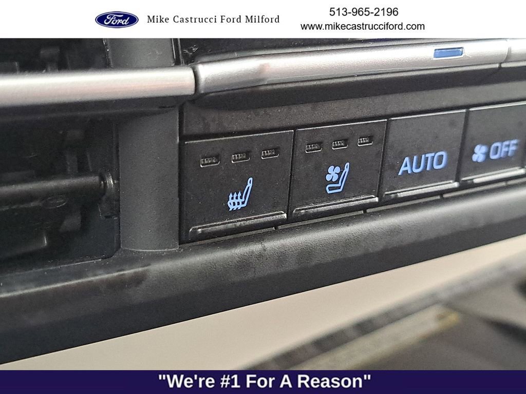 Used 2024 Toyota Sienna Platinum image 18