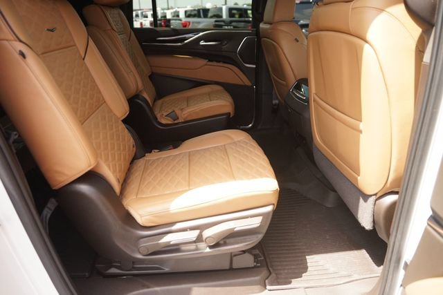 Used 2024 Cadillac Escalade ESV Premium Luxury w/ Performance Package AWD/4WD image 18