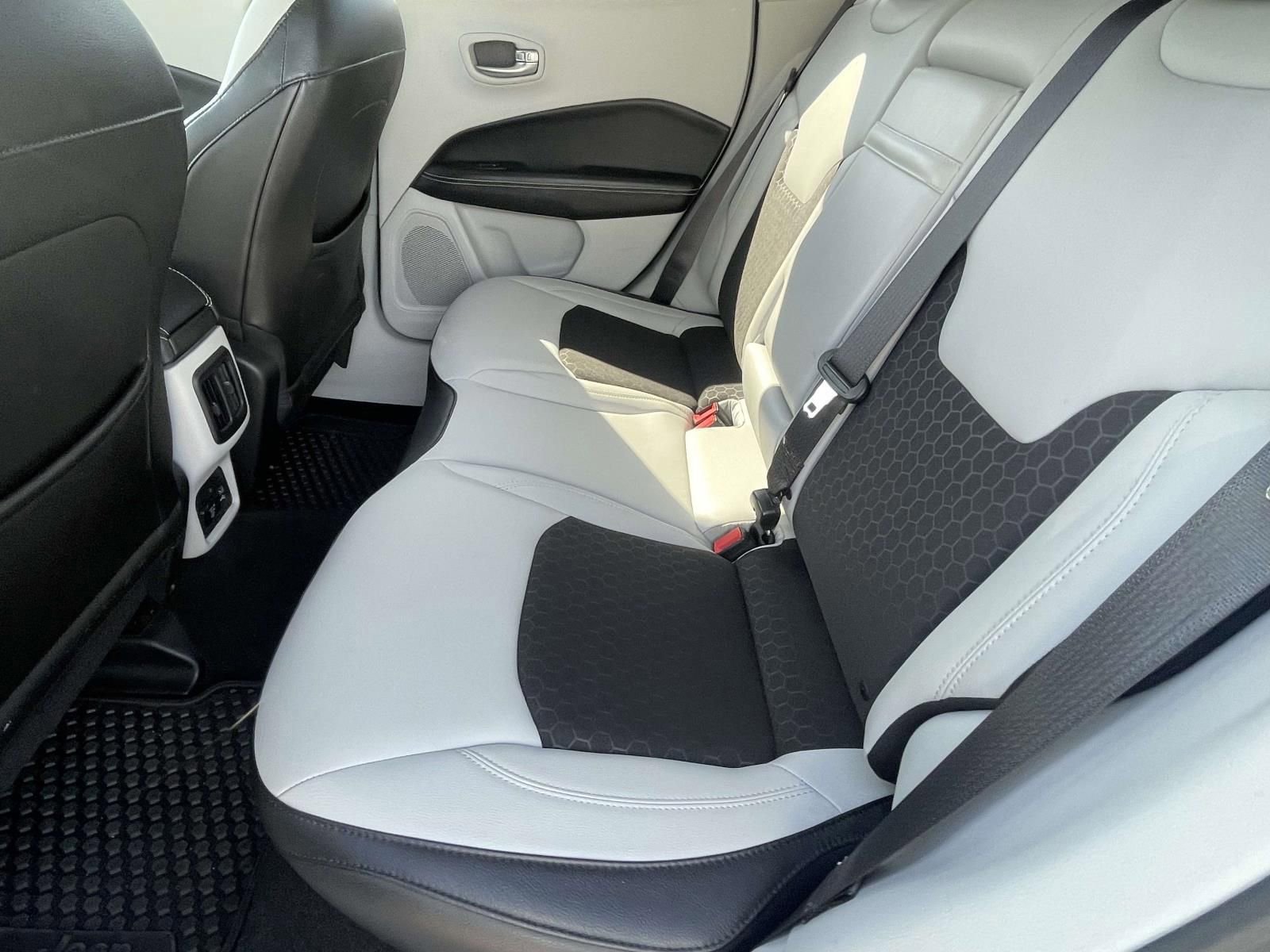 Used 2018 Jeep Compass Latitude w/ Popular Equipment Group image 12