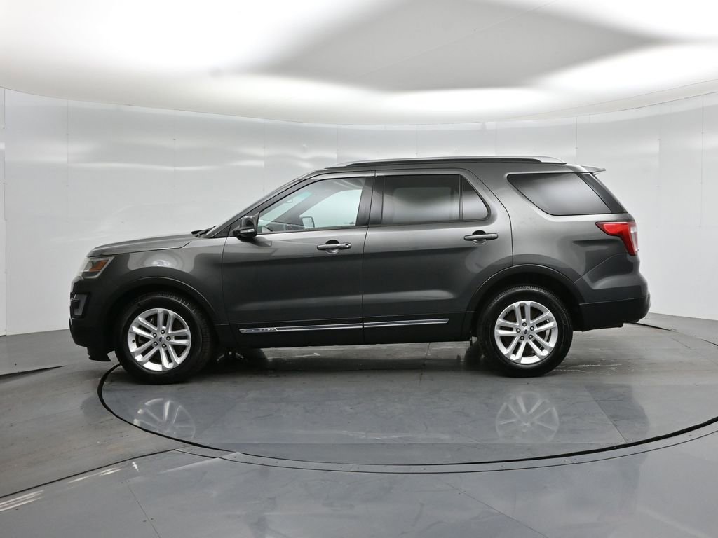 Certified 2017 Ford Explorer XLT w/ Equipment Group 202A image 32