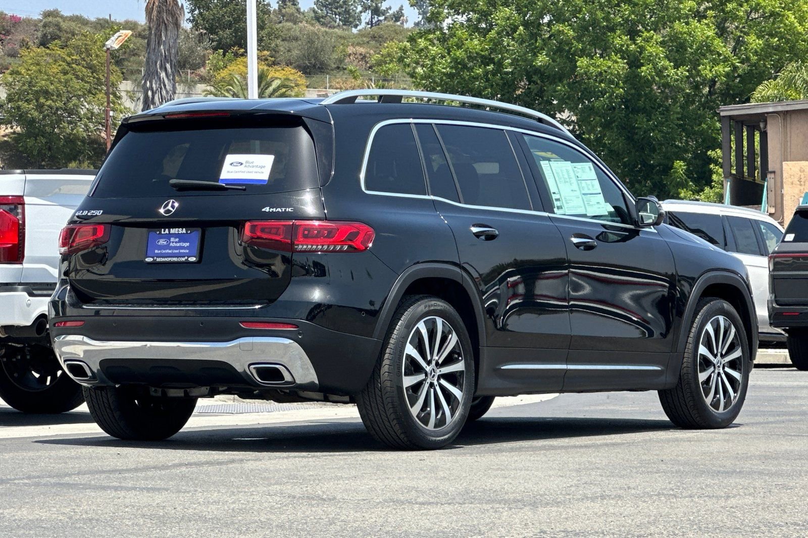 Used 2023 Mercedes-Benz GLB 250 4MATIC image 3