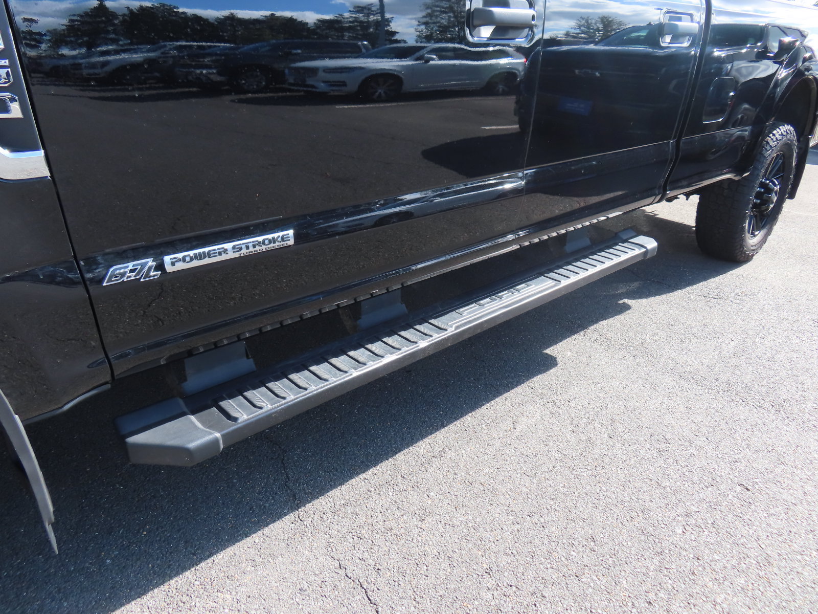 Certified 2022 Ford F350 XLT w/ Black Appearance Package AWD/4WD image 9