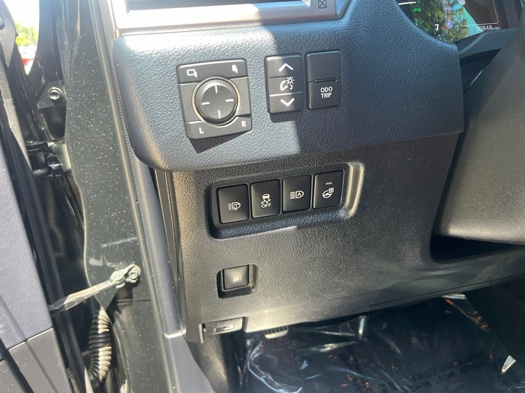 Used 2023 Lexus GX 460 Premium w/ Accessory Package AWD/4WD image 41