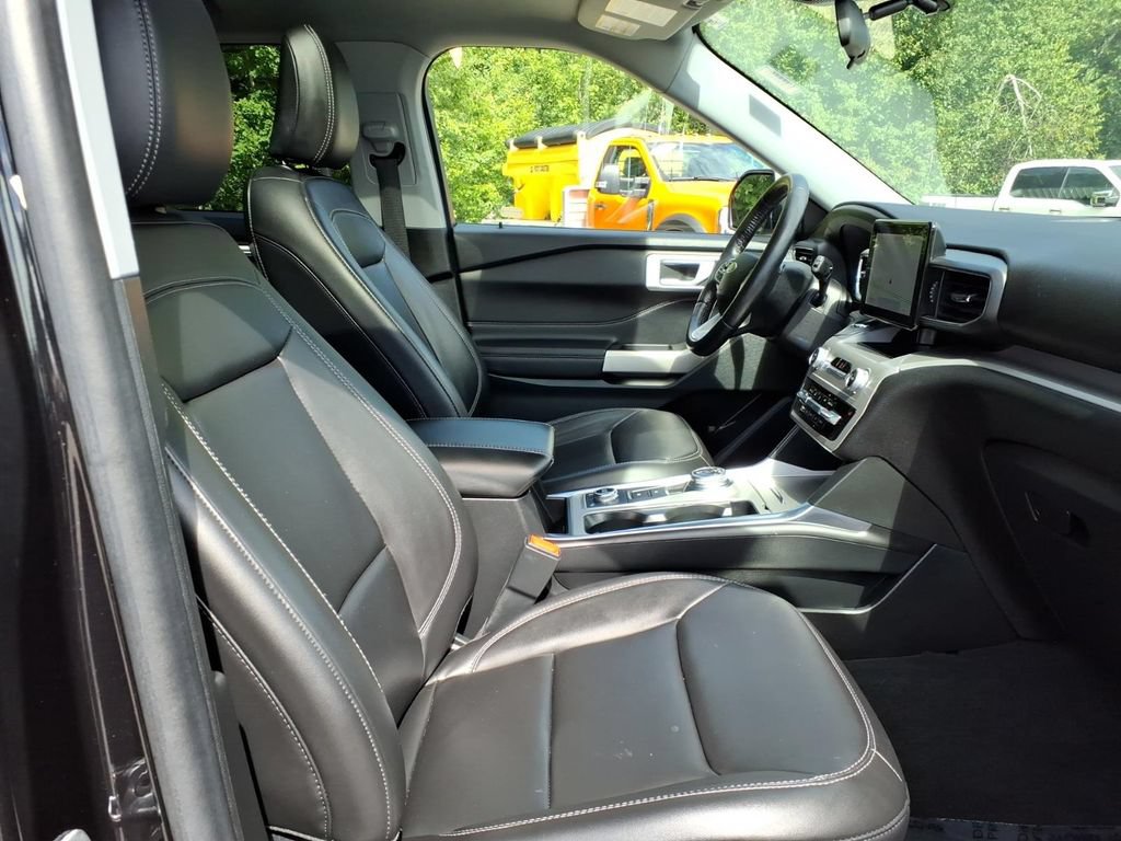 Certified 2023 Ford Explorer XLT w/ Equipment Group 202A AWD/4WD image 10