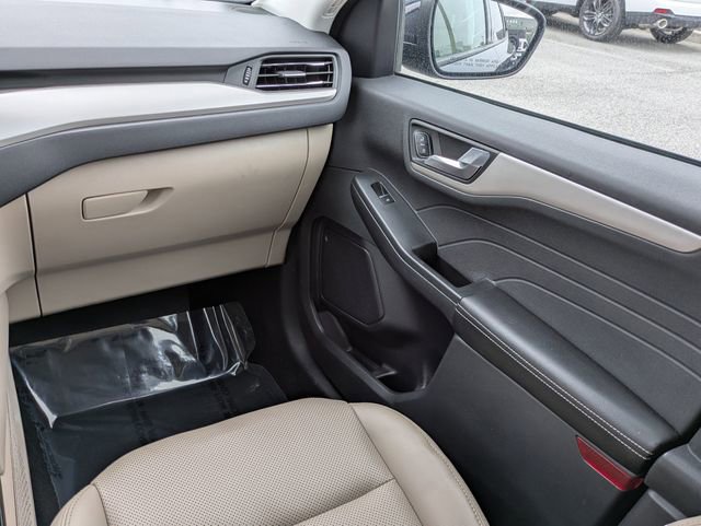 Certified 2022 Ford Escape SEL image 17