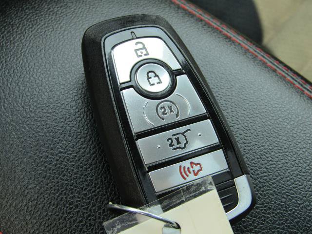 Certified 2022 Ford Escape SEL w/ SEL Stealth AWD Package image 26