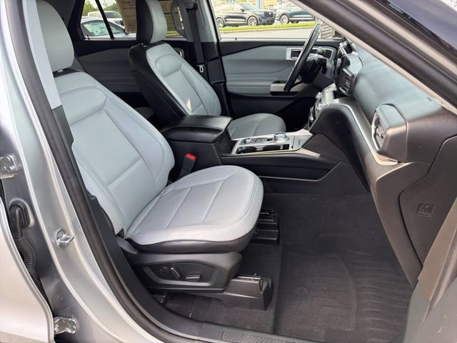 Certified 2021 Ford Explorer XLT w/ Equipment Group 202A AWD/4WD image 18
