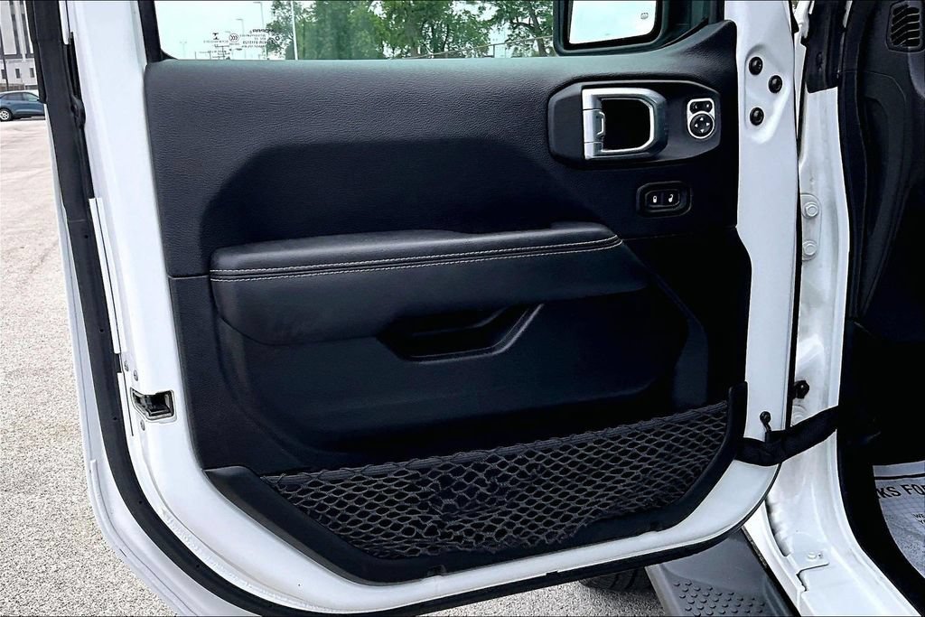 Used 2023 Jeep Wrangler Unlimited Sahara AWD/4WD image 21