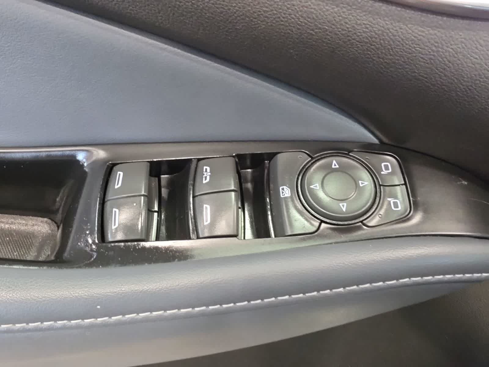Used 2023 Buick Enclave Essence w/ Sport Touring Edition FWD image 18