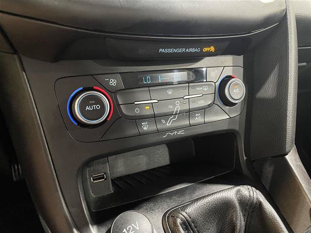 Certified 2018 Ford Focus SE FWD image 28