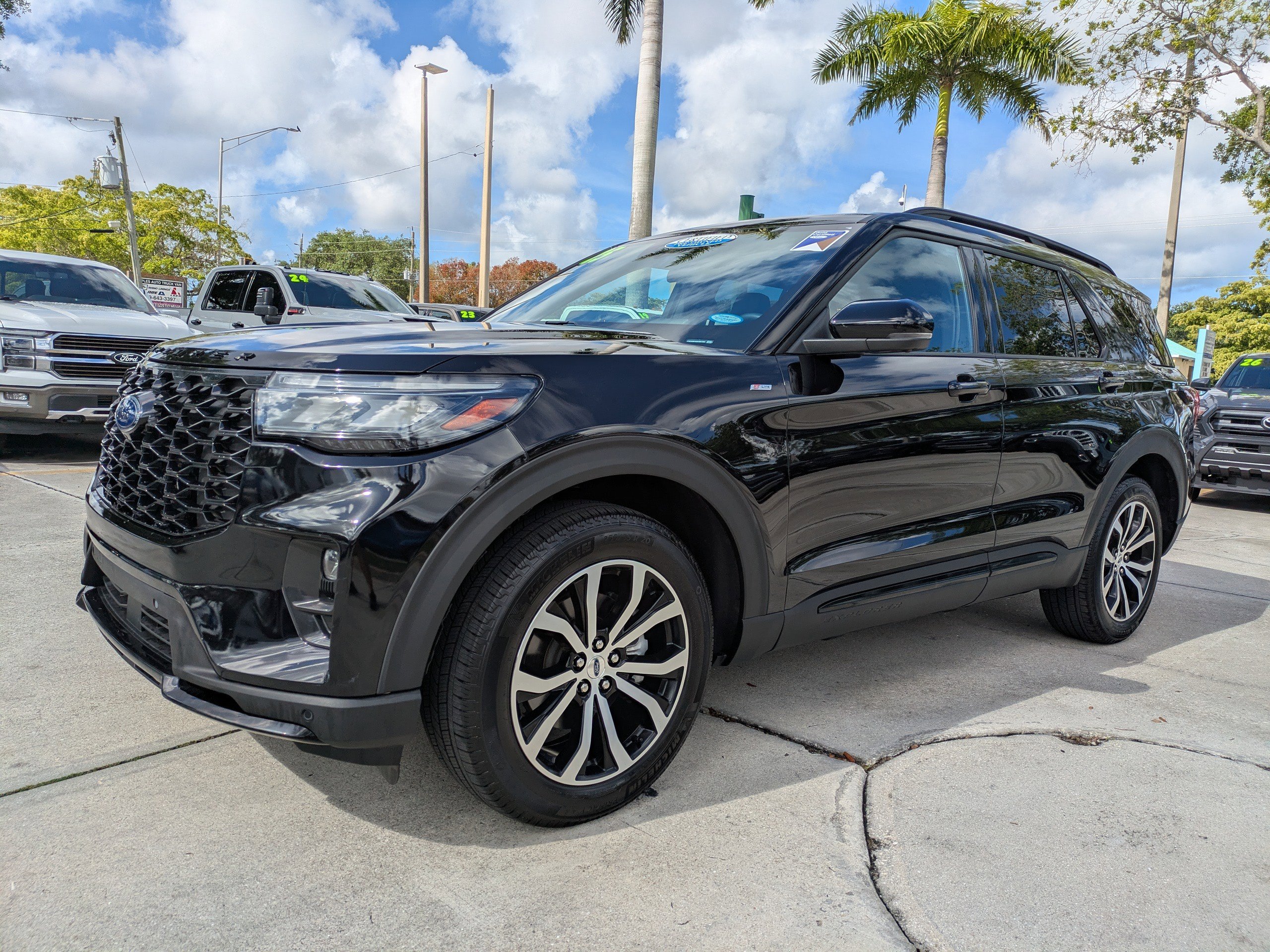 Certified 2025 Ford Explorer ST-Line AWD/4WD image 7