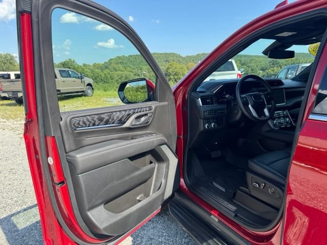 Used 2024 GMC Yukon XL Denali AWD/4WD image 16
