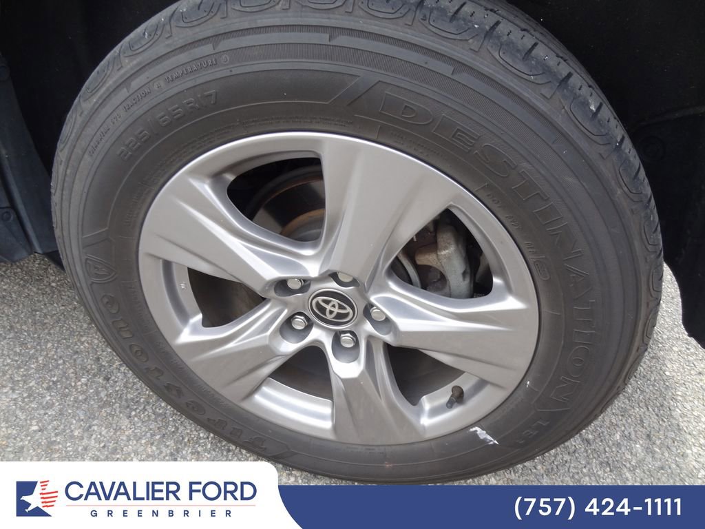 Used 2023 Toyota RAV4 XLE AWD/4WD image 11
