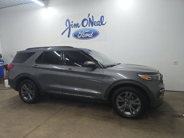 Certified 2021 Ford Explorer XLT w/ Equipment Group 202A AWD/4WD image 1