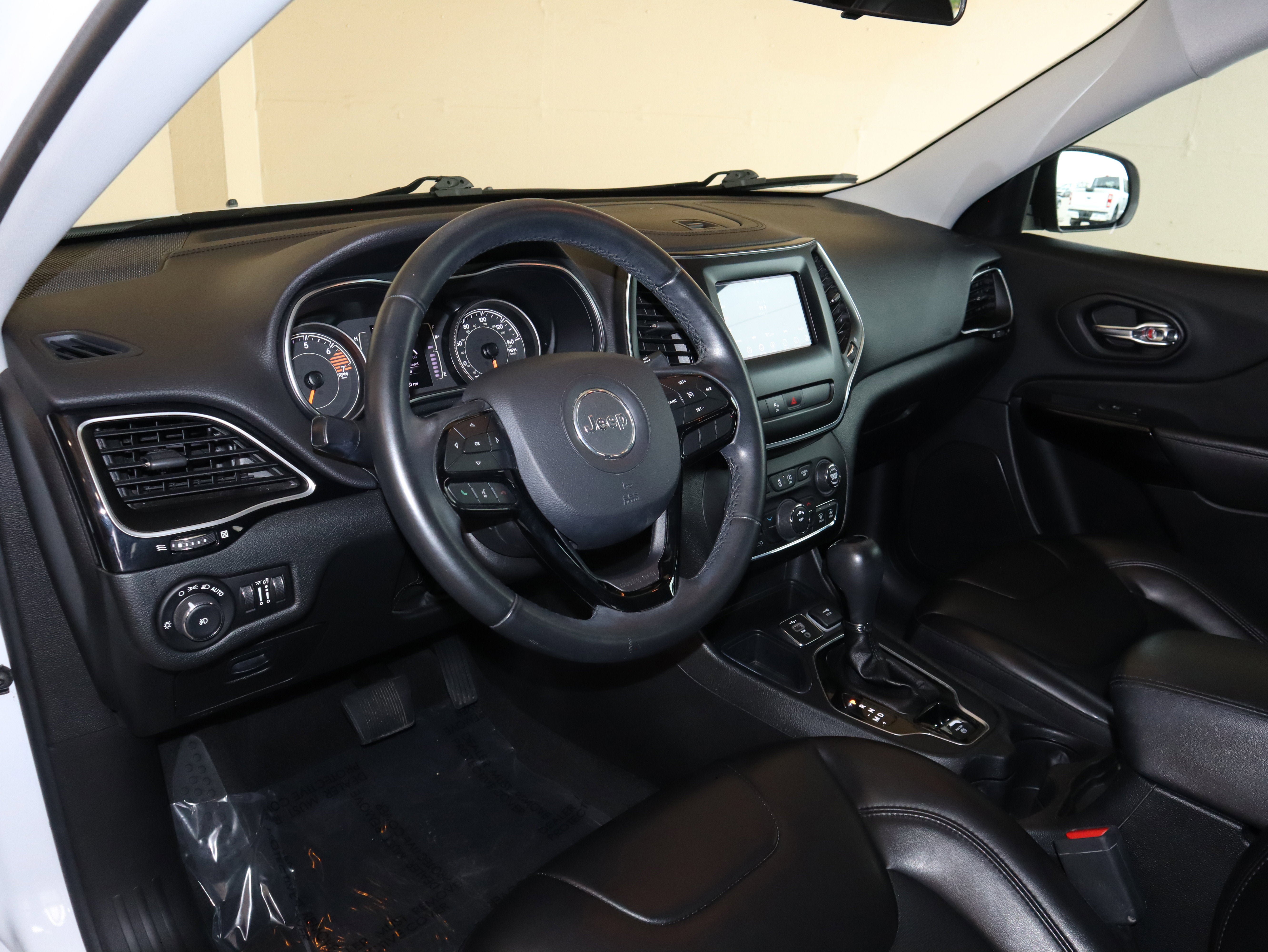 Used 2019 Jeep Cherokee Latitude Plus FWD image 21