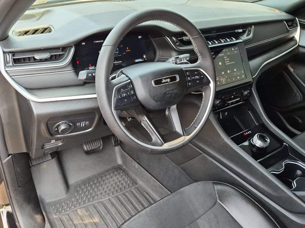 Used 2024 Jeep Grand Cherokee Altitude AWD/4WD image 20