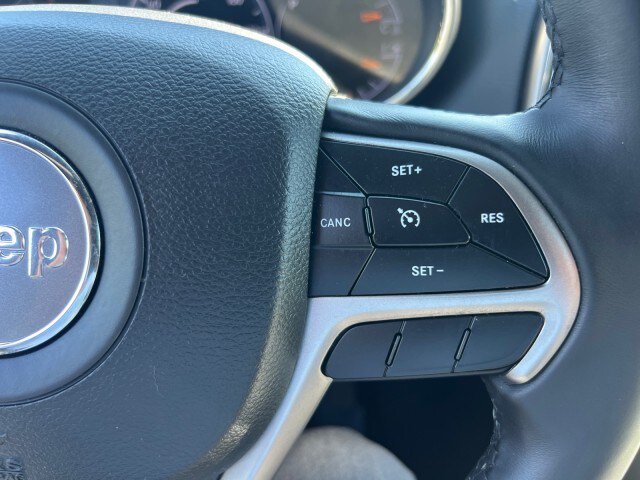 Used 2019 Jeep Grand Cherokee Laredo AWD/4WD image 16