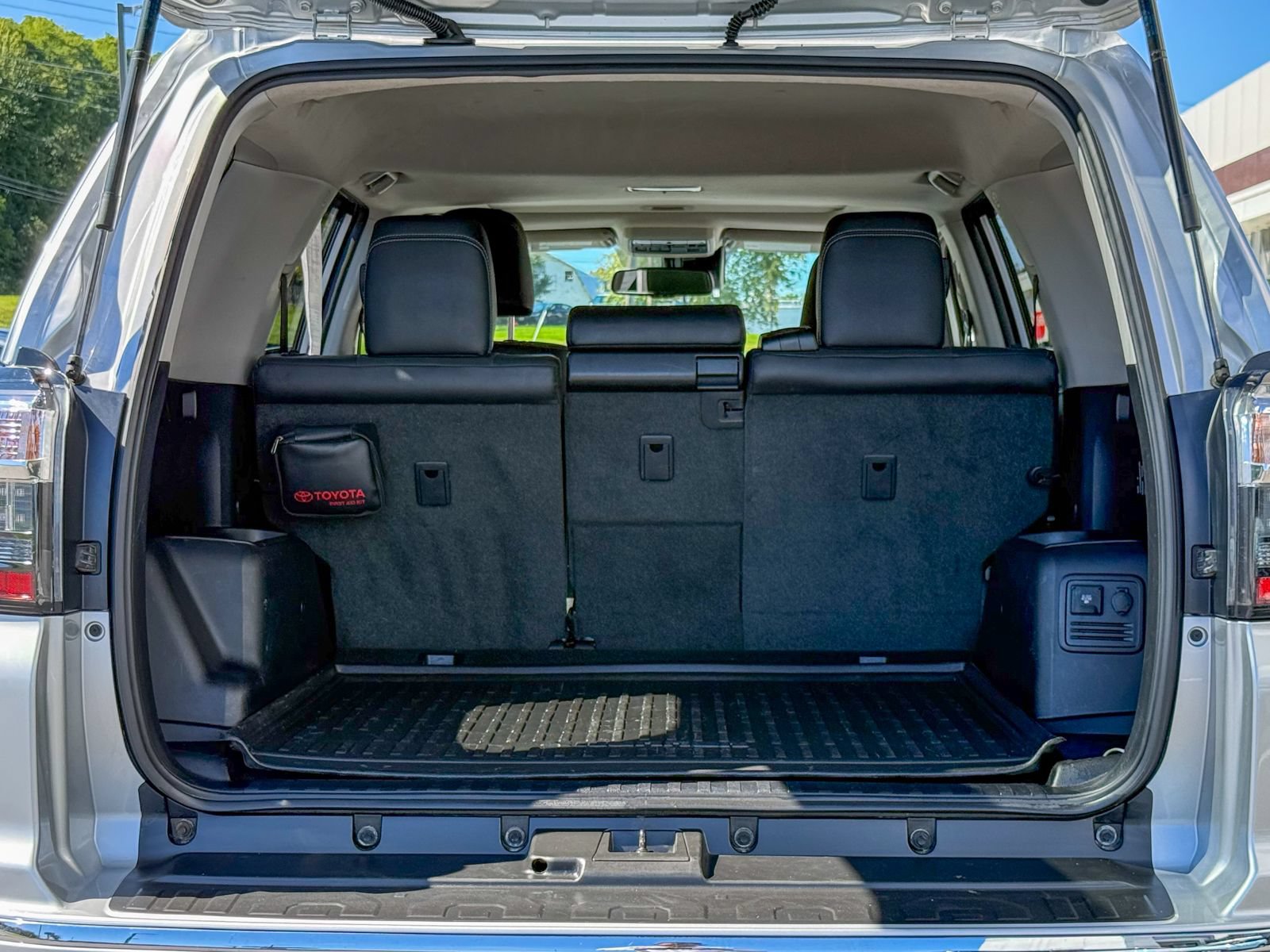 Used 2023 Toyota 4Runner Limited AWD/4WD image 11