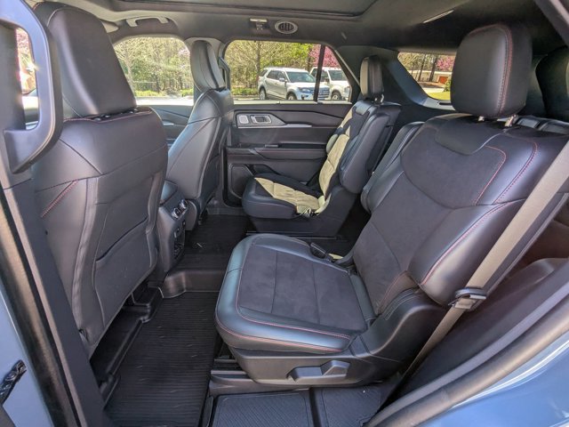Certified 2025 Ford Explorer ST image 32