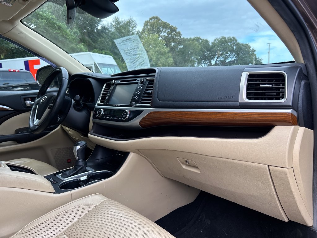 Used 2019 Toyota Highlander Limited Platinum FWD image 16