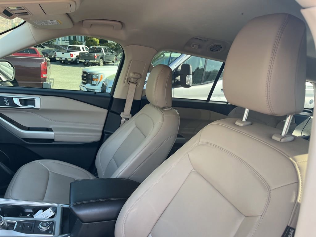 Certified 2022 Ford Explorer XLT w/ Equipment Group 202A image 13