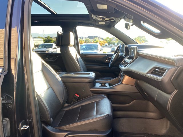 Used 2023 Chevrolet Suburban High Country w/ Premium Package 2 AWD/4WD image 19
