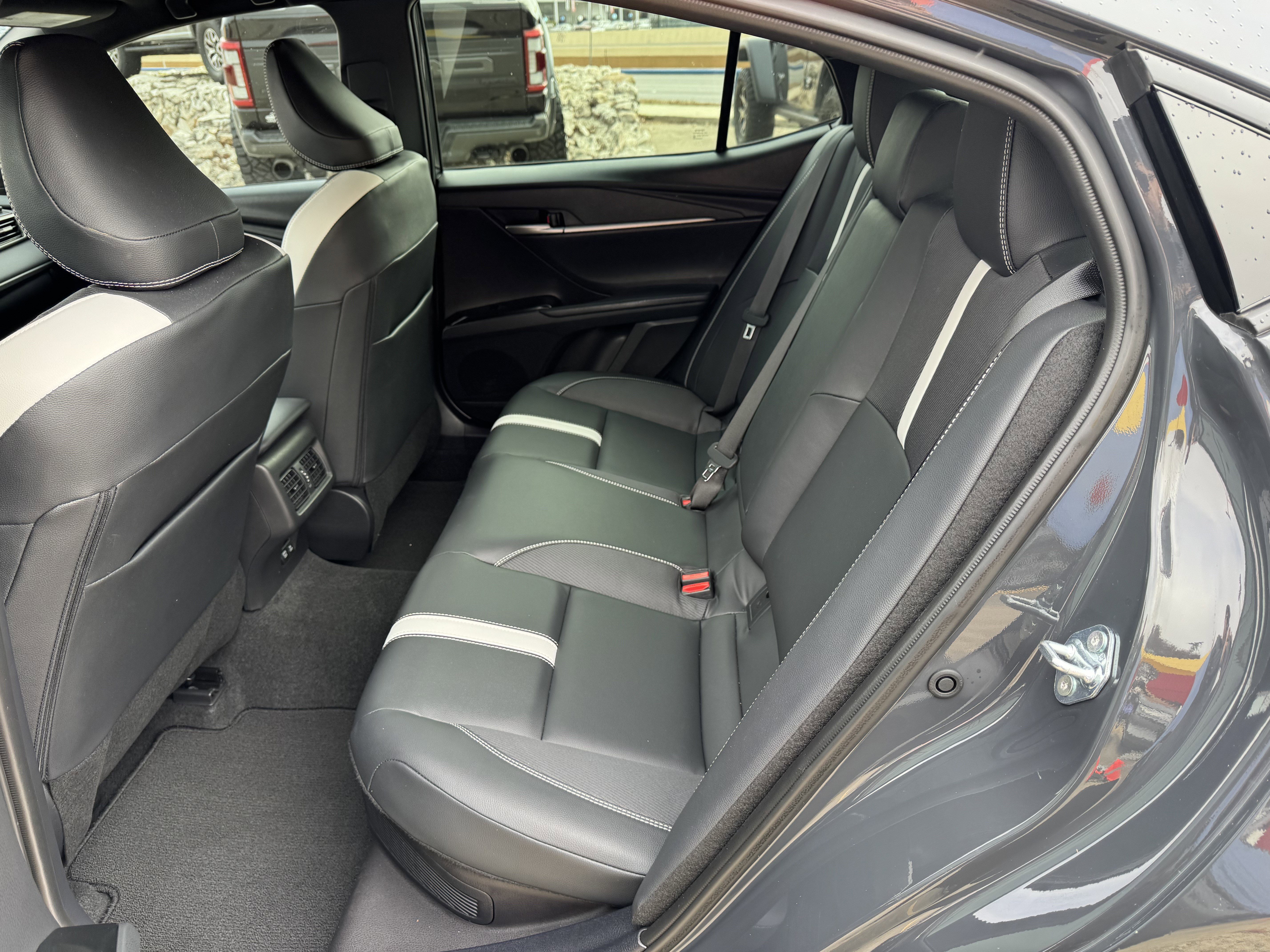 Used 2025 Toyota Camry LE image 11