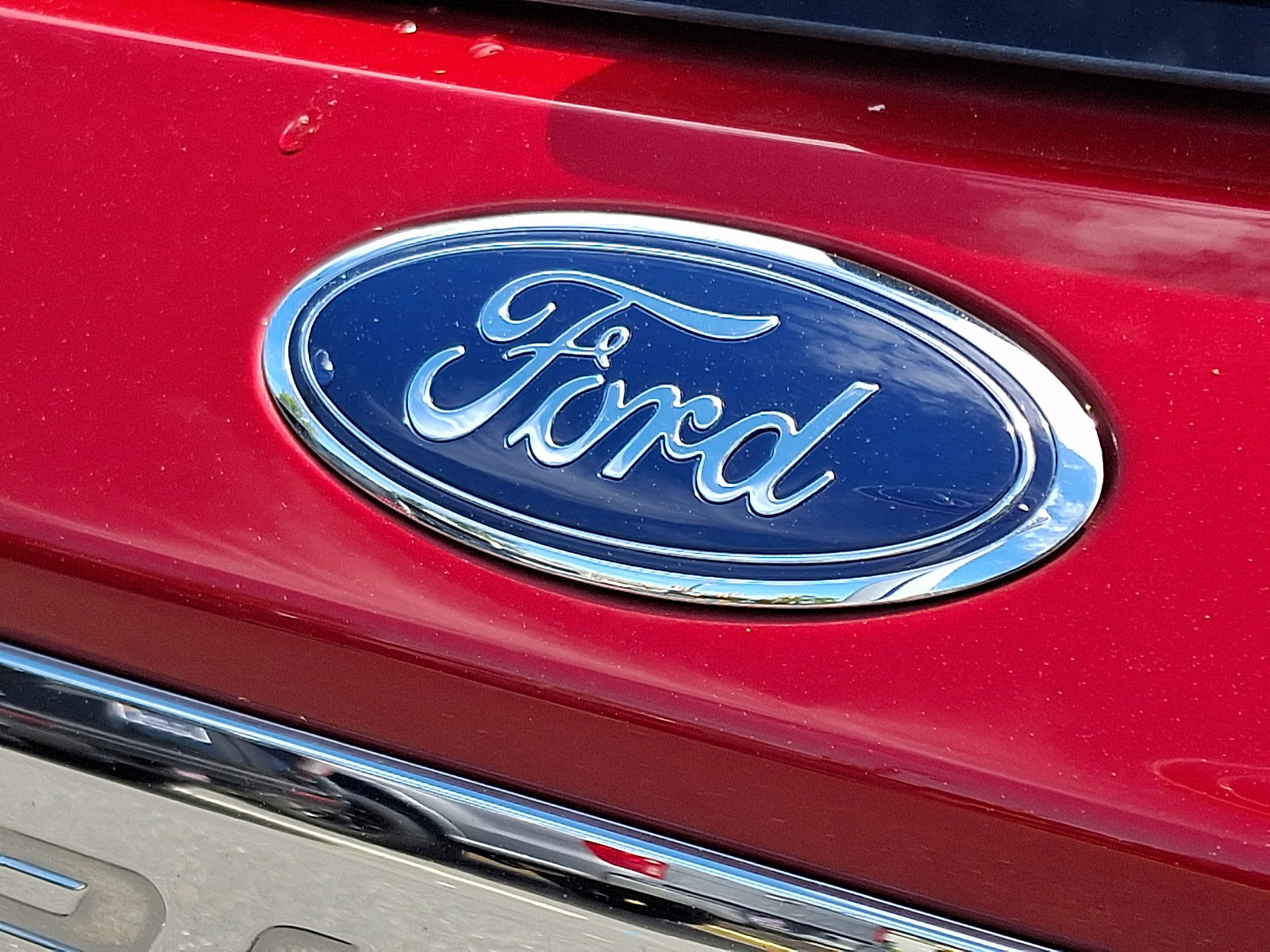 Certified 2022 Ford Explorer XLT w/ Equipment Group 202A AWD/4WD image 31