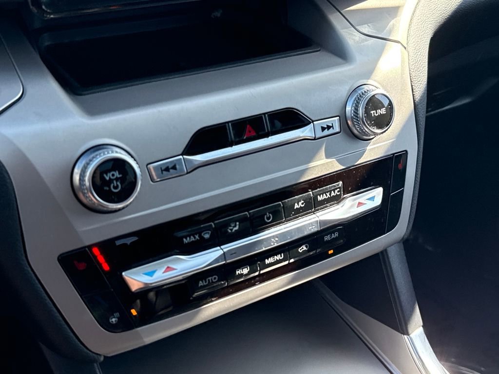 Certified 2022 Ford Explorer XLT w/ Equipment Group 202A image 24