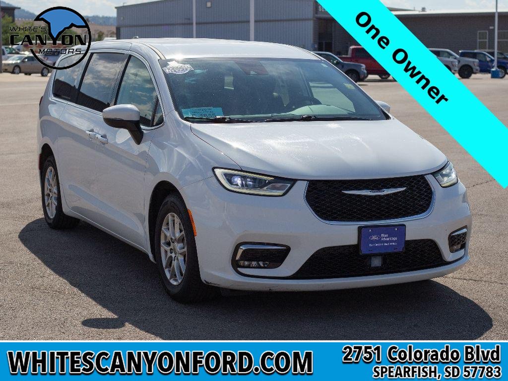 Used 2023 Chrysler Pacifica Touring-L FWD image 2