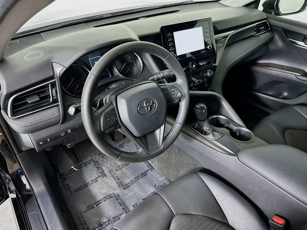 Used 2021 Toyota Camry SE FWD image 2