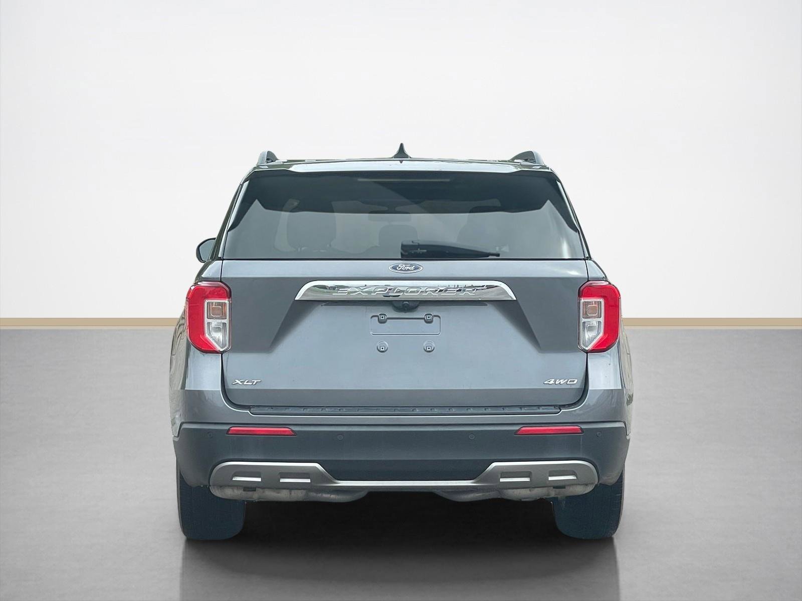 Certified 2022 Ford Explorer XLT w/ Equipment Group 202A image 6